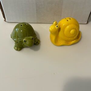 Cracker barrel snail & turtle salt and pepper shakers